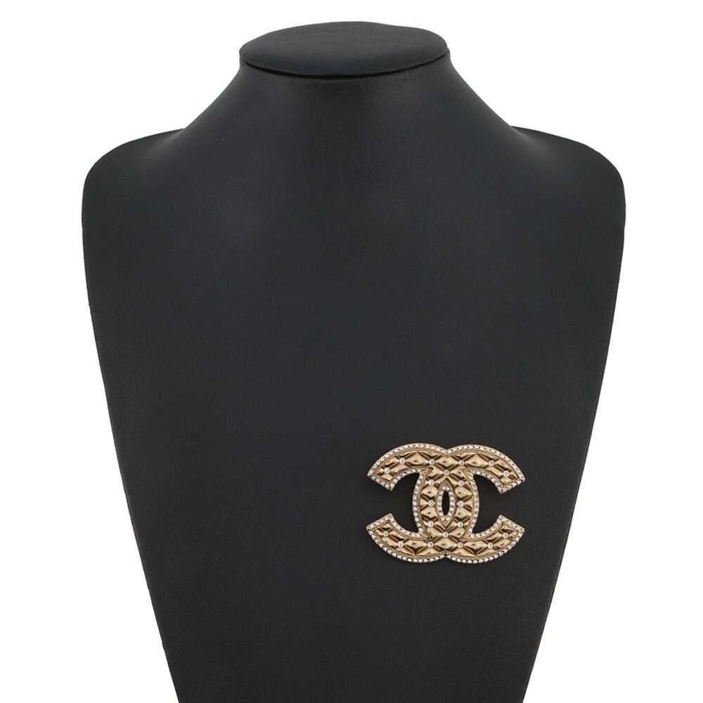 CHANEL Authentic Gold Logo Brooch - Picture 4 of 10